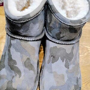 Bearpaw Alyssa Exotic - Camo bootie             8M          EUC